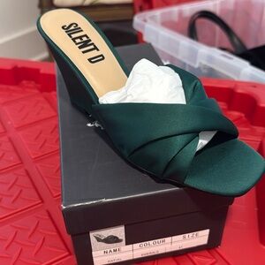 Anthropologie Silent D Wedges 10/41 Katia Emerald Green